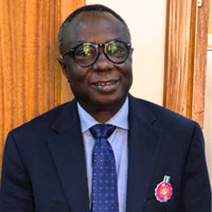 Portrait of Dr. Sarah Lee, Epidemiologist